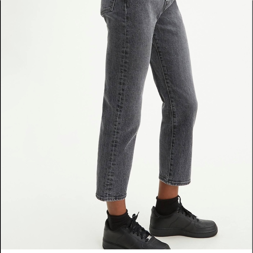 Levi’s Premium. Wedgie straight. Size 28x26